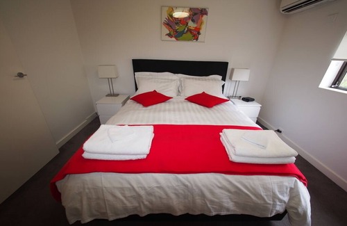 South Yarra Apartment | close to Alfred Hospital, Chapel St,Prahran and 10 min by Tram to the CBD