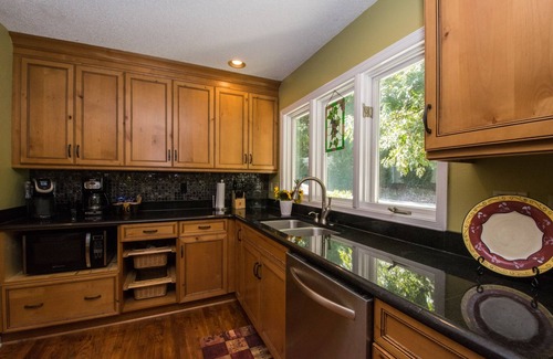 Skyland House | Close to Asheville-Family Home, Dog Frndly, Hot Tub, Deck, 5BR/3.5 Bath, Game Rm