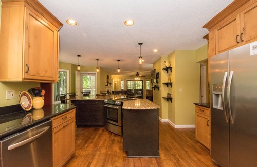Skyland House | Close to Asheville-Family Home, Dog Frndly, Hot Tub, Deck, 5BR/3.5 Bath, Game Rm