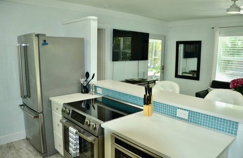 Delray Beach House | Close to Ave: 1B Bungalow in Gated Luxury Compound sleeps 2