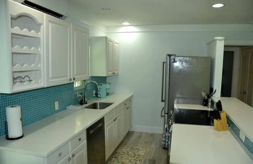 Delray Beach House | Close to Ave: 1B Bungalow in Gated Luxury Compound sleeps 2