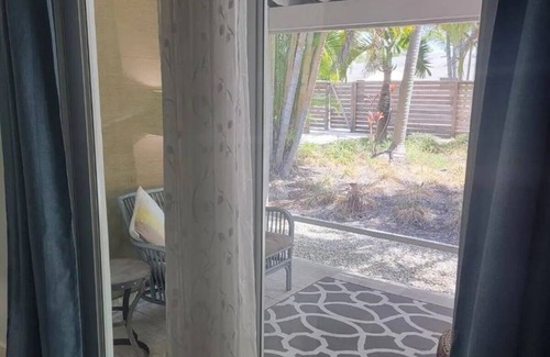 Delray Beach House | Close to Ave: 1B Bungalow in Gated Luxury Compound sleeps 2