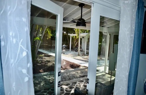 Delray Beach House | Close to Ave: 1B Bungalow in Gated Luxury Compound sleeps 2