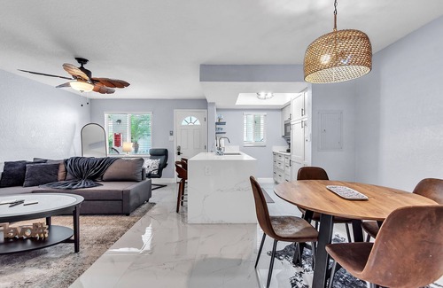 Indian Rocks Beach Condo | 🏖️Close to Beach🌴Public Park Across the Street🐬Indian Oaks #7 - Sandy Toes