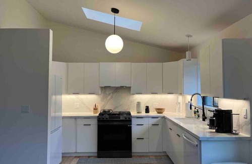 Point Reyes Station House | Close to Beaches! A Willows Retreat! True Luxury!