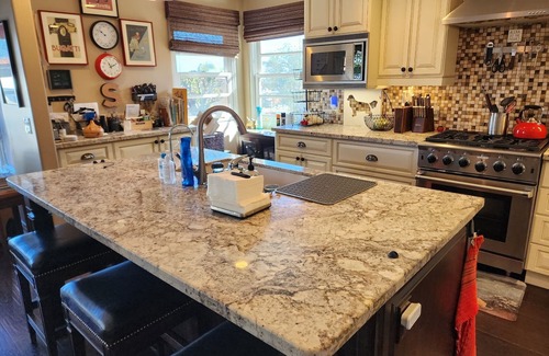 Loma Portal House | Close to Beach, 3 Decks, Rooftop, Views, HS WIFI, Quiet, Weekly Discounts
