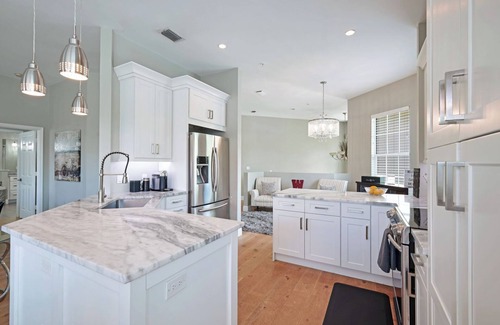 North Naples Condo | CLOSE TO BEACH AND SHOPPING in NAPLES!