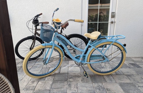 Naples Park Apartment | Close to Beach Bikes & Kitchenette Studio