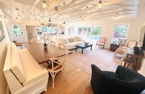 Central Naples House | Close to beach! Botanical garden in the backyard! Beautiful pool! A+ location!
