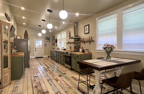 Old Town Cottage | Close to Beach, Depot District, Renovated Historic Home, WiFi, Near restaurants