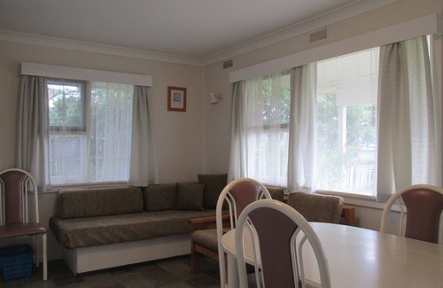 Bermagui Apartment | Close to Beach, Harbour Marina, Country Club, Golf Course, Restaurants, Cafes