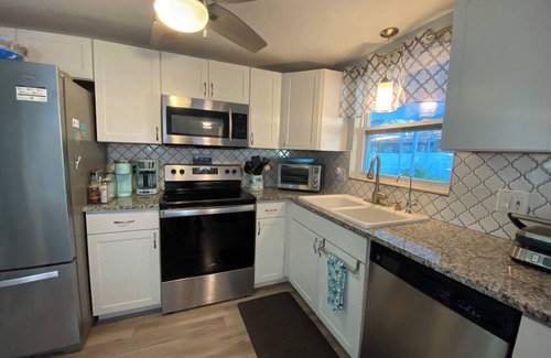 South Venice House | Close to beach hot tub heated pool fenced yard carport pets near Englewood