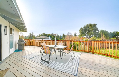 Aptos House | Close to Beaches and Hiking Beautiful Aptos Abode