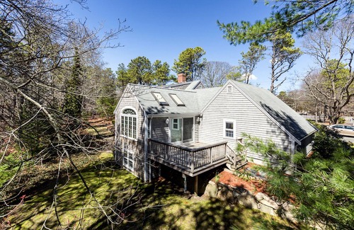 Yarmouth Port House | Close to Beaches, Bay Sunsets, Whale Watches, Cape Playhouse, Kid Fun, Fine Food