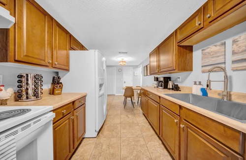 Largo House | Close to beaches, BBQ, workout gear, private yard