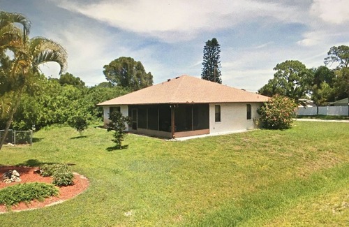 South Venice House | Close to beaches, Pool Table, Fishing equipment, golf clubs, bicycles supplied.