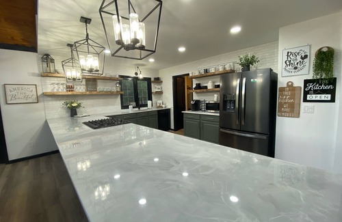 Hampstead House | Close to Beaches, Renovated, Self Check-In & Firepit