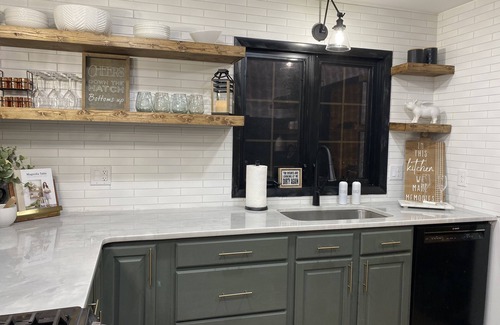 Hampstead House | Close to Beaches, Renovated, Self Check-In & Firepit