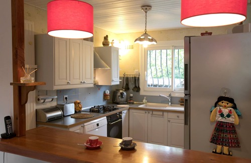 Salleboeuf House | Close to Bordeaux and St Emilion, quiet house with large garden.