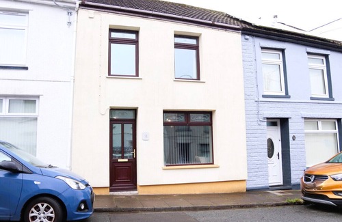 Merthyr Tydfil House | Close to BPW and Brecon Beacons