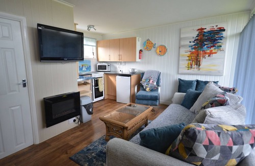 Stalham Ski Chalet | Close to Broads,WIFI,heated,2 Bed,Seasonal Swimming Pool, No Pets.
