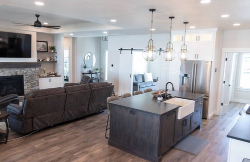 Sugar City Other | Close to BYU-I and YellowstonenNew Modern Farmhouse in a Family Neighborhood.