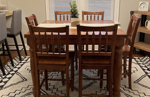 Evansville House | Close to Campus Pet Friendly Get Away