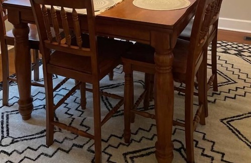Evansville House | Close to Campus Pet Friendly Get Away