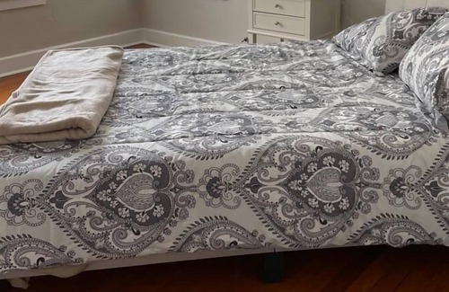 Evansville House | Close to Campus Pet Friendly Get Away