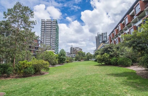 Waterloo Apartment | Close to city Peaceful studio at Waterloo wifi Parking