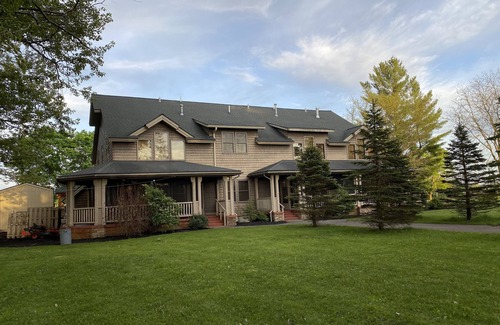 Conneaut Lakeshore House | Close to- Conneaut Lake Park, Fish Commission Boat Launch, Fishing, Dining, Golf