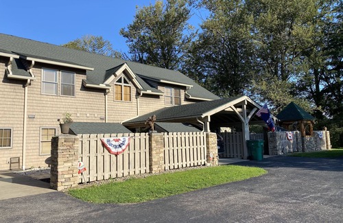 Conneaut Lakeshore House | Close to- Conneaut Lake Park, Fish Commission Boat Launch, Fishing, Dining, Golf