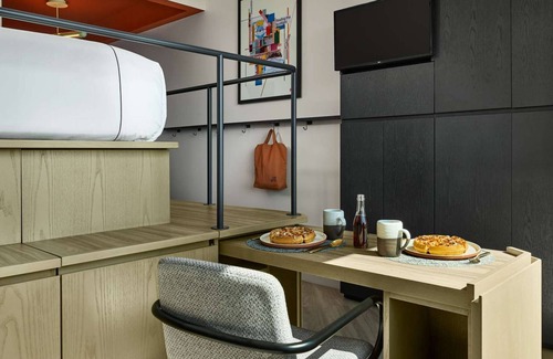 Cole Hotel | Close to Coors Field + Kitchen. Bar. Playroom.