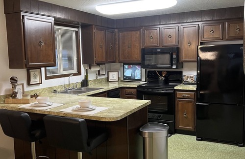 Norway House | Close to Coquille River, Bandon Dunes, centrally located in the county -hot tub!