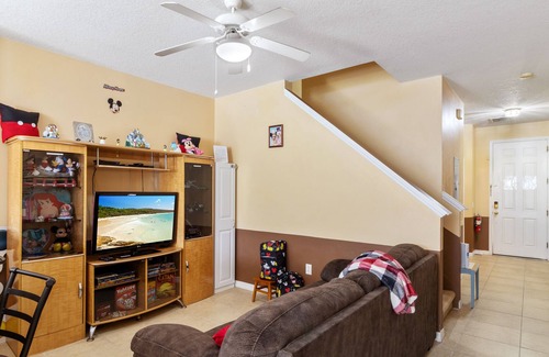 Crestwynd Bay House | Close to Disney! Family-sized villa & private patio space!