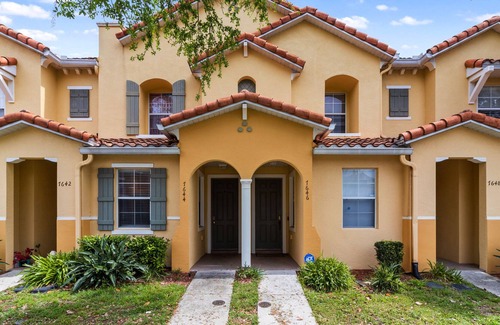 Crestwynd Bay House | Close to Disney! Family-sized villa & private patio space!
