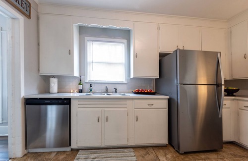 Tyler House | Close to downtown and walking distance to Hospitals