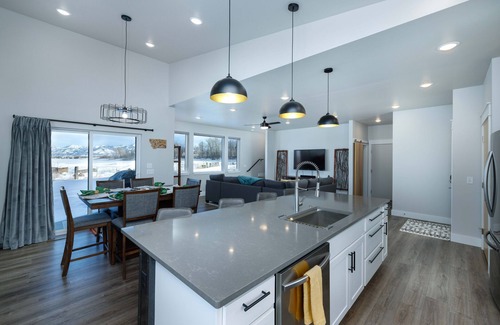 Four Corners Condo | Close to Downtown Bozeman & Big Sky w/Easy Trail Access - Sunrise Retreat