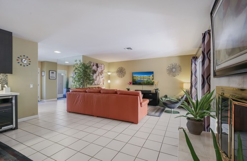 Tahquitz River Estates House | Close to Downtown Palm Springs! Great Location!