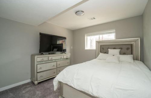 Allendale Area House | Close to Downtown Sleeps 8 Private Backyard