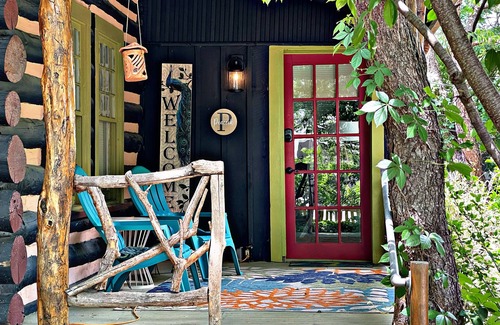 Murdock - Linden Cottage | CLOSE TO DOWNTOWN- The Peacock Retreat- Dogs Stay Free