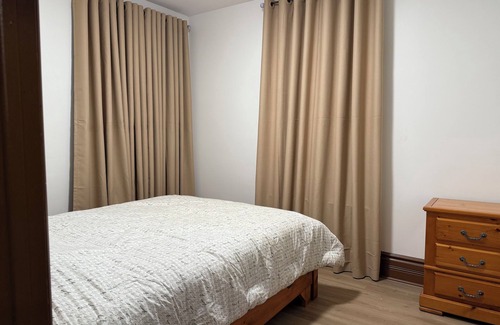 Guelph Apartment | Close to Downtown/University of Guelph Personal Room 1