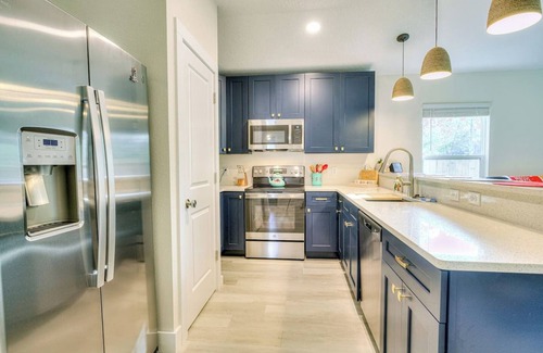 St. Augustine House | Close to downtown, 3BR,6Beds,Movies, Ping Pong,Fun