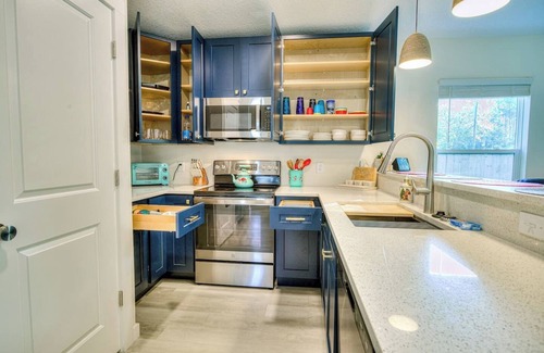 St. Augustine House | Close to downtown, 3BR,6Beds,Movies, Ping Pong,Fun
