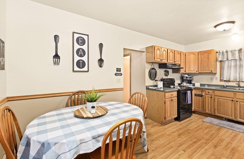 Superior House | ⚓️Close to Duluth! Close to Lake Superior! Whole house! Centrally located! ⚓️