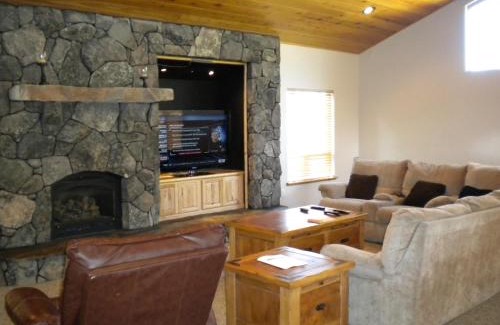 Black Bart House | Close To Everything Newly Built With Games Room