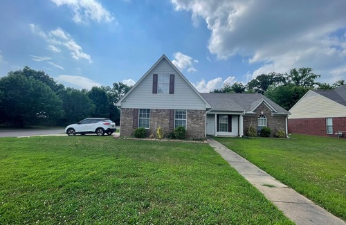 Southaven House | Close to Everything , 4BR 2BA in a Quiet Neighborhood, Greater Memphis