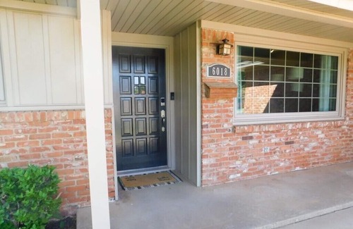 Lubbock House | Close to everything in LBK, 3 Bedroom + Den, 2 Full Bath, Garage, Backyard