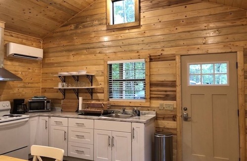 Broken Bow Cabin | Close to everything, near State Park & Hochatown, hot tub!