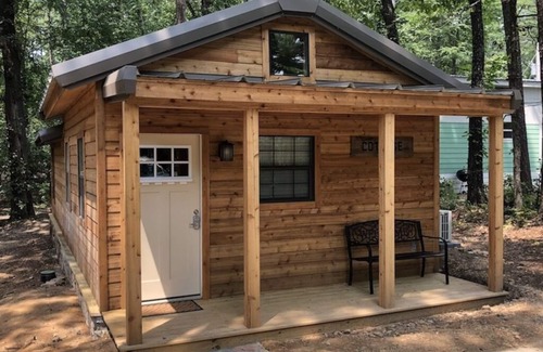 Broken Bow Cabin | Close to everything, near State Park & Hochatown, hot tub!